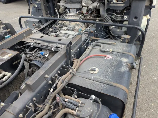 いすゞ エルフ 2PG-NPR88YN(2WD)の写真17