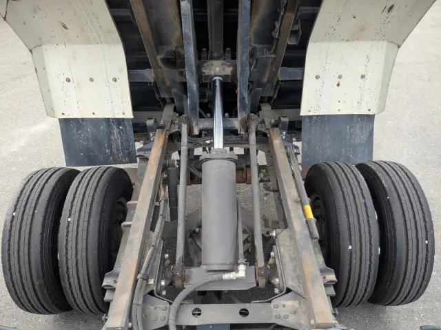 いすゞ エルフ 2PG-NPR88YN(2WD)の写真18
