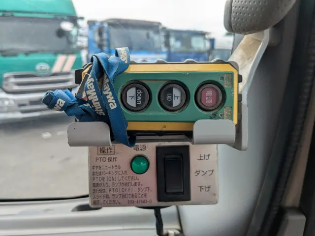 いすゞ エルフ 2PG-NPR88YN(2WD)の写真28