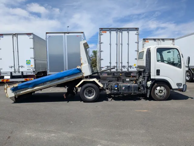 いすゞ エルフ 2PG-NPR88YN(2WD)の写真41