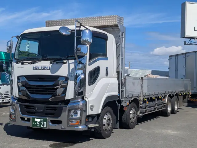 いすゞ ギガ 2PG-CYJ77C(8x4)の写真1