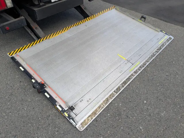 いすゞ エルフ TRG-NPR85AN(2WD)の写真11