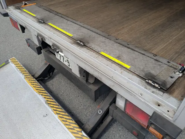 いすゞ エルフ TRG-NPR85AN(2WD)の写真14