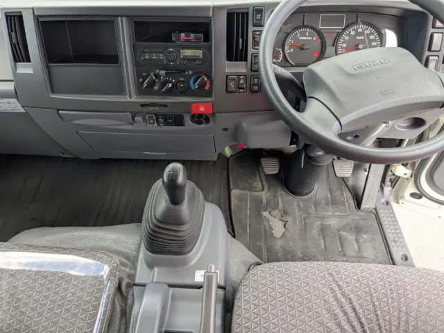 いすゞ エルフ TRG-NPR85AN(2WD)の写真25