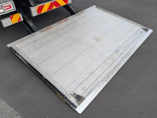 三菱 ファイター 2KG-FK61F(2WD)の写真9