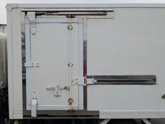 いすゞ エルフ TPG-NLR85AN(2WD)の写真33