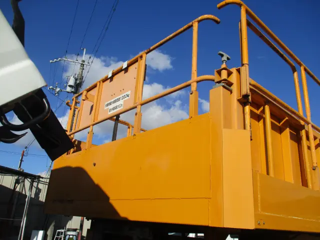 いすゞ エルフ TKG-NPR85YN(2WD)の写真8