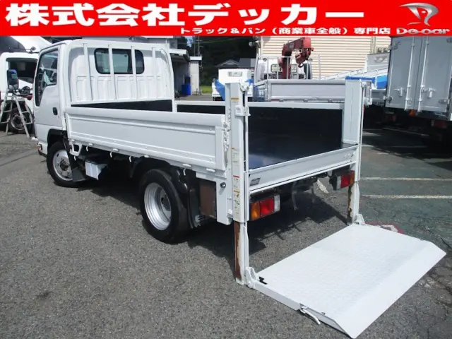 いすゞ エルフ TRG-NHS85AN(4WD)の写真1