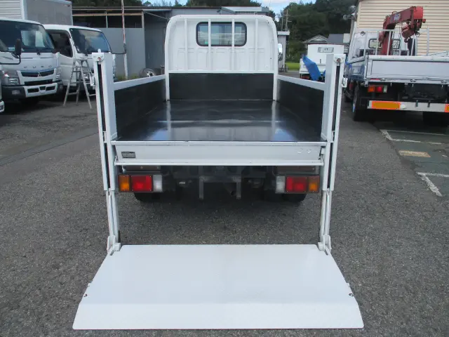 いすゞ エルフ TRG-NHS85AN(4WD)の写真17