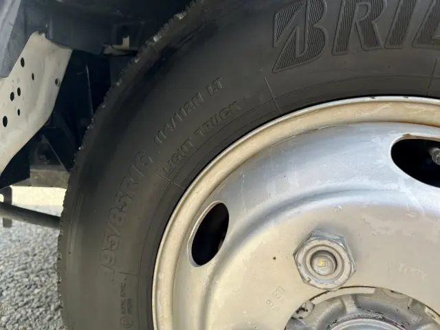いすゞ エルフ SKG-NKR85AR(2WD)の写真26