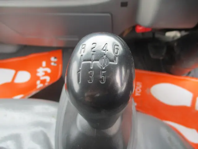 いすゞ エルフ SKG-NKR85AR(2WD)の写真32