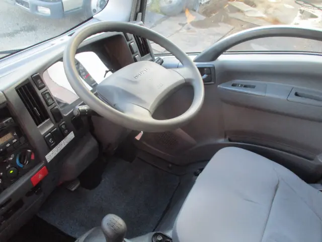 いすゞ エルフ TRG-NPR85AR(2WD)の写真42