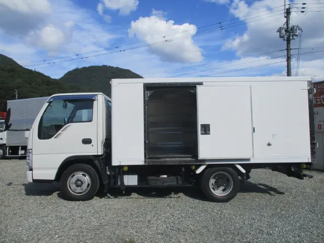 いすゞ エルフ BKG-NJR85AN(2WD)の写真7