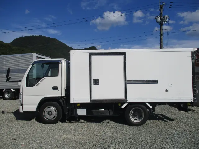 いすゞ エルフ BKG-NJR85AN(2WD)の写真8
