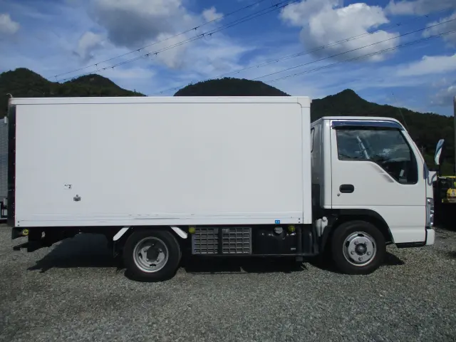 いすゞ エルフ BKG-NJR85AN(2WD)の写真9