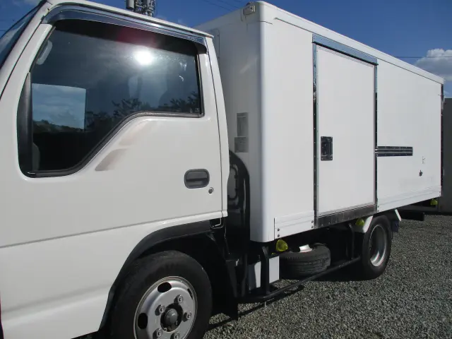 いすゞ エルフ BKG-NJR85AN(2WD)の写真10