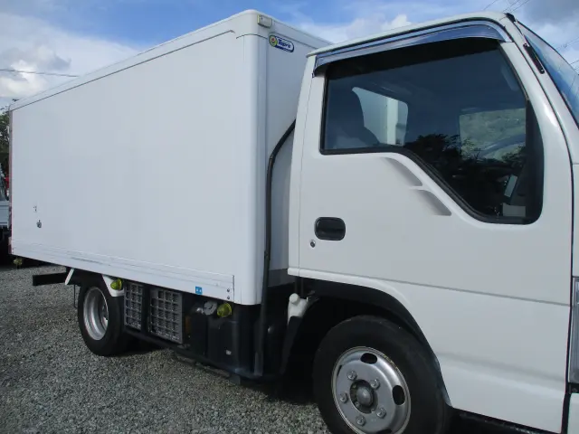 いすゞ エルフ BKG-NJR85AN(2WD)の写真11