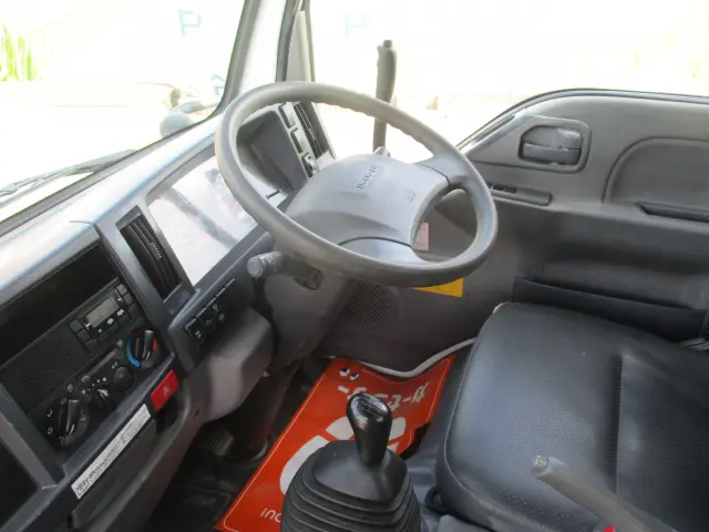 いすゞ エルフ TPG-NKR85AD(2WD)の写真39