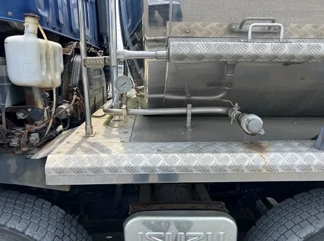 いすゞ  PJ-CYG77P6(その他)の写真9