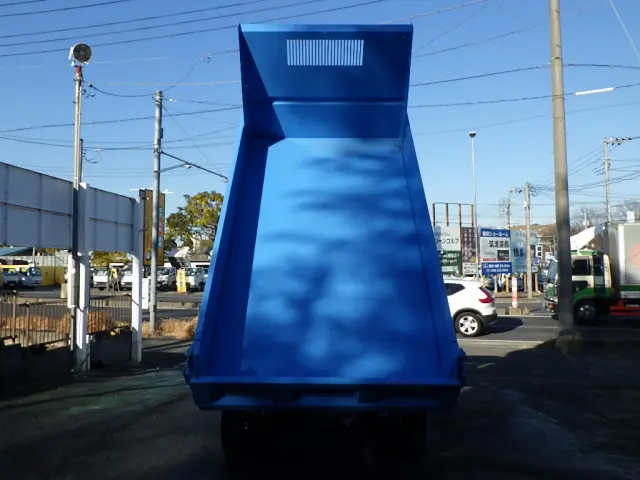 荷台底面の凹少ないです!|いすゞ エルフ KR-NKR81ED(2WD)の写真5