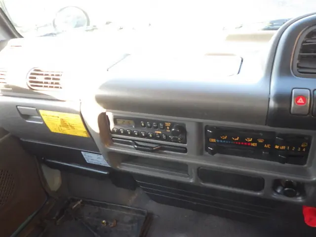 いすゞ エルフ KR-NKR81ED(2WD)の写真18