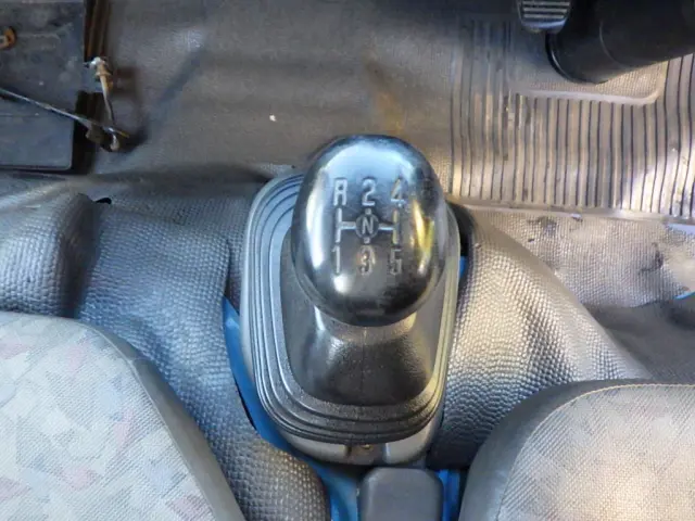 いすゞ エルフ KR-NKR81ED(2WD)の写真20