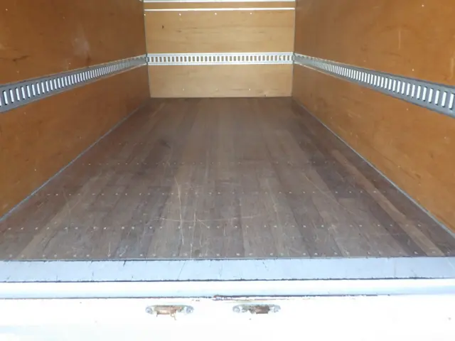 いすゞ エルフ TKG-NMR85N(2WD)の写真23