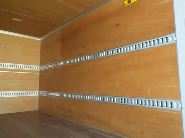 いすゞ エルフ TKG-NMR85N(2WD)の写真25