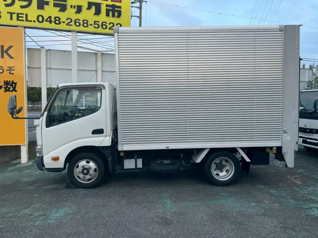 波板凹みｷｽﾞ当ほとんどありません|トヨタ トヨエース TKG-XZC605(2WD)の写真5