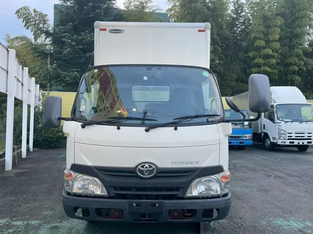 小さい飛石ありますがきれいです！|トヨタ トヨエース TKG-XZC605(2WD)の写真6
