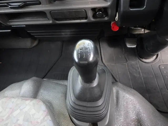 いすゞ エルフ KR-NKR81GAV(2WD)の写真18