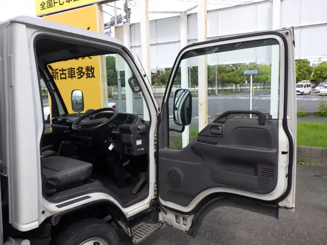 いすゞ エルフ KR-NKR81GAV(2WD)の写真23