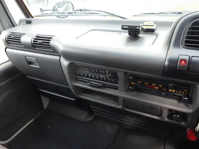 いすゞ エルフ KR-NKR81GAV(2WD)の写真27
